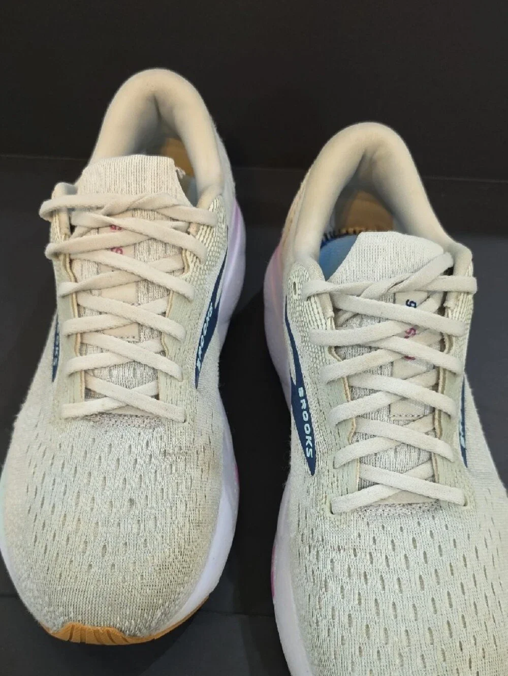 Brooks Ghost 16 Women's Shoes in Beige with Pink and Navy Accents Size 10.5